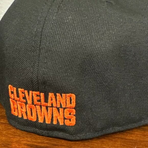 New Era Cleveland Browns NFL on Black Logo 59Fifty Fitted Hat Cap SZ 7.3/4 - Picture 2 of 5